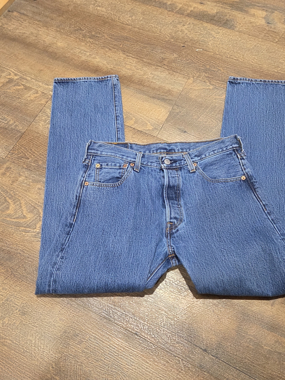 Levi's Men's Straight Leg Jeans in Medium Blue Wash